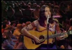 Joan Baez - The Night They Drove Old Dixie Down (1971)